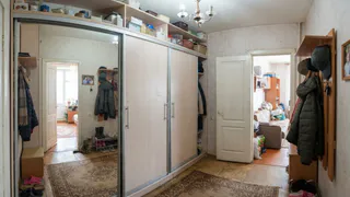 Массивные шкафы-купе отжили свое: новая система хранения вещей занимает меньше места и смотрится эффектнее