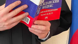 В Глазовском районном суде урегулирован спор о заборе между соседними участками