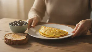 Что нельзя есть на завтрак после 60: 5 продуктов, которые отнимают силы уже с утра