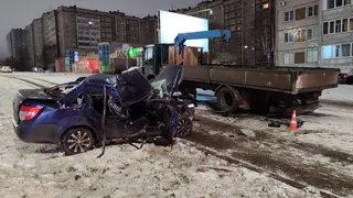 Пьяная ижевчанка на «Гранте» врезалась в грузовик и получила множество травм