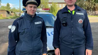 Сотрудники Госавтоинспекции из Балезинского района не оставили семью с детьми на дороге в беде