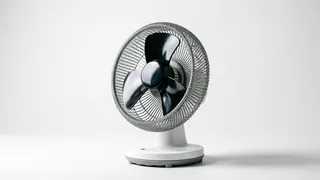 Кондиционеры уходят в прошлое: все лето сижу с вентилятором и бутылкой с марлей под рукой – свежо и прохладно даже в +35°