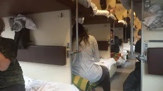 В РЖД запустили вагон с одноместными купе: цена ниже СВ, завтрак и билеты включены — поезд, в котором наконец можно выспаться без соседей