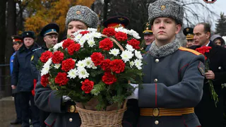 В Удмуртии почтили память Михаила Тимофеевича Калашникова