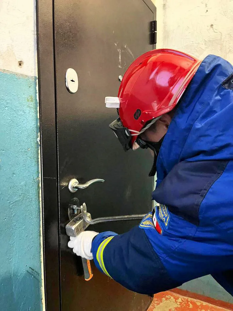 В Глазове в январе 8 раз спасатели помогали жителям попасть в помещение