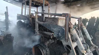 Хлев с трактором сгорели в Удмуртии