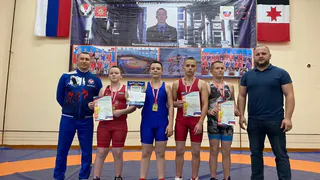 Новые медали завоевали юные борцы Глазова