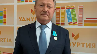 В Удмуртии вручили медаль Пушкина издателю Юрию Кузнецову