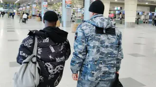 Диджей из Ганы покинул Удмуртию из-за проблем с документами