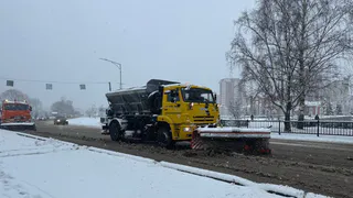 Глава Глазова Сергей Коновалов: "С гололедом на тротуарах в Глазове коммунальщики не справились"