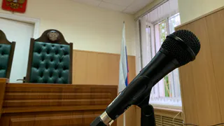 Суд в Удмуртии оштрафовал на 90 тысяч рублей мужчину, который угрожал расправой пришедшим к нему полицейским