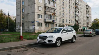 Тесть забрал из салона Haval M6: машина за 2 млн! А через 40 минут звонит мне: "Коробка не переключает!". Поехали обратно к дилеру