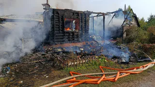В Глазове за неделю огонь уничтожил гаражи и садовый дом