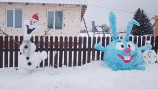 В Глазовском районе Удмуртии жители украшают улицы снежными фигурами (ФОТО)