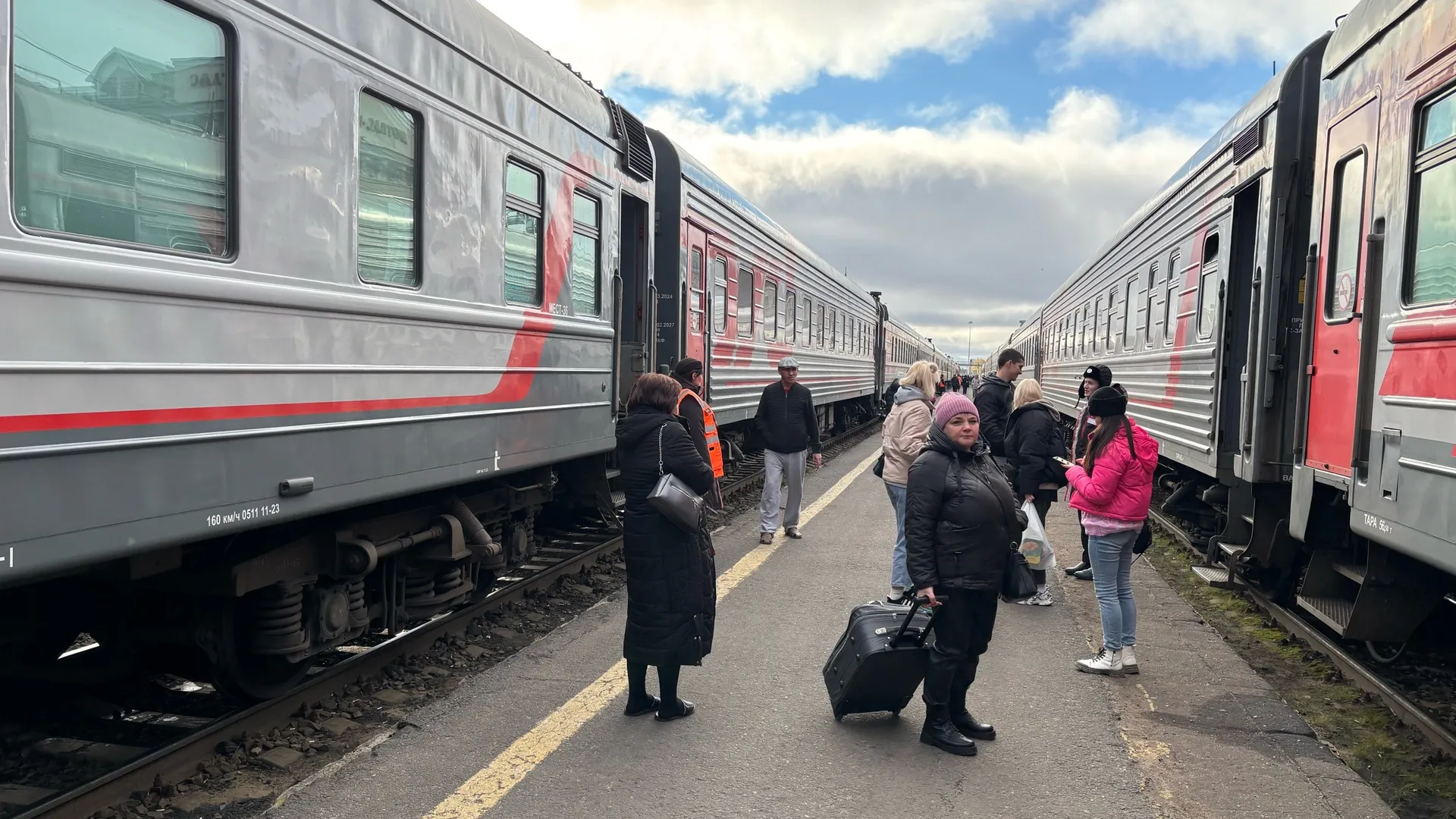 «Купила билет в СВ, вдруг заходит пара из плацкартного вагона с просьбой поменяться местами»