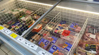 Химик с завода показал, как он убирает из магазинной рыбы и мяса химию - должен знать каждый