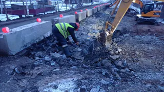В Глазове идут работы по демонтажу моста через реку Малая Сыга