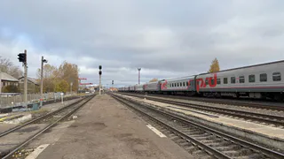 РЖД запускает новый купейный вагон с 2-метровыми полками и душем для очень дальних поездок