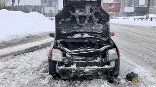 В столице Удмуртии горожане и правоохранители потушили горящую машину