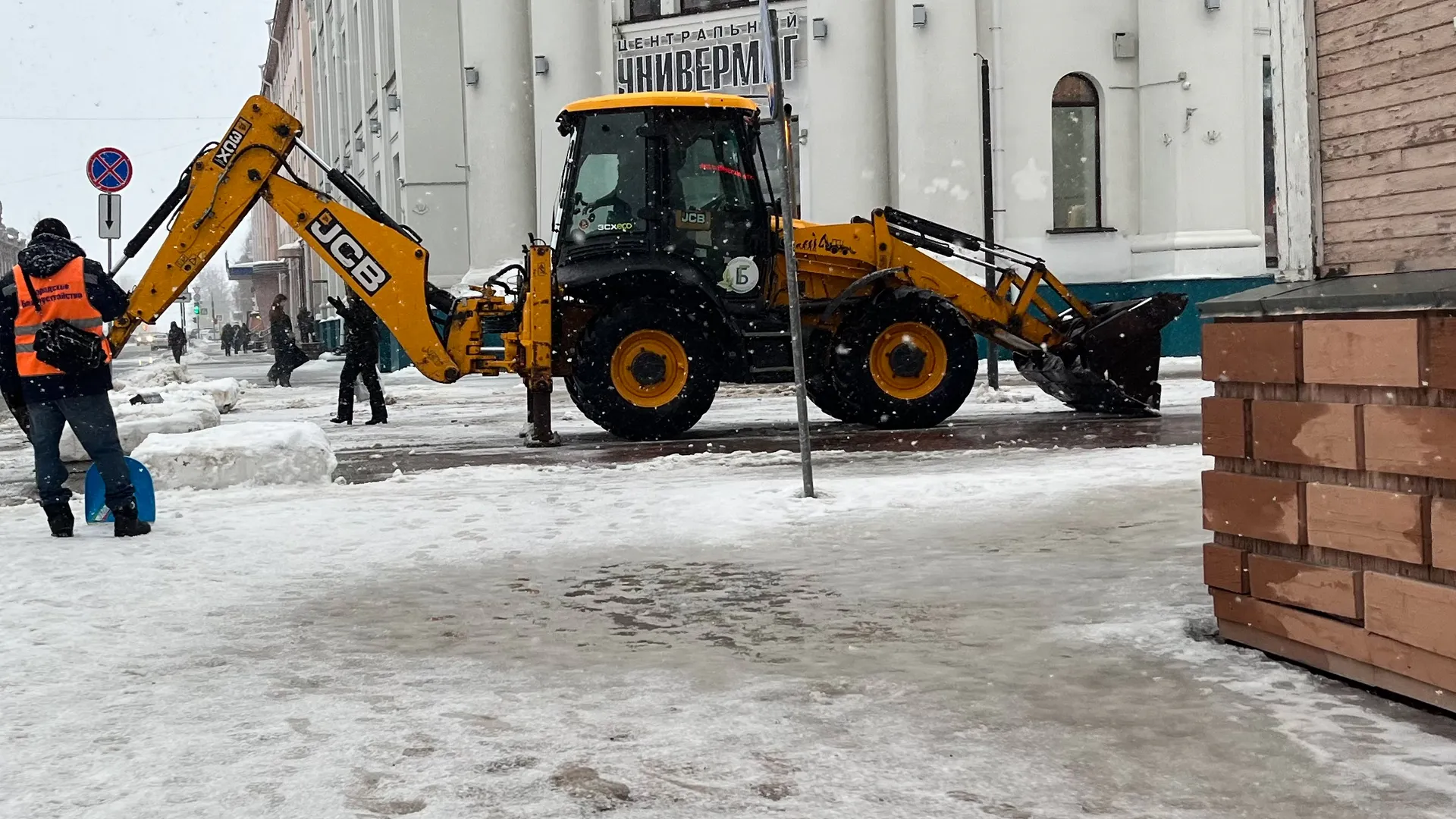 Власти Удмуртии опровергли слух о том, что школьников заставляют чистить улицы от снега