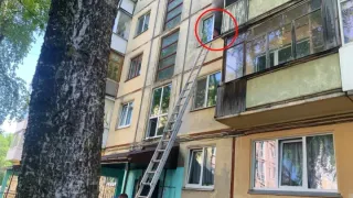 В Удмуртии при пожаре в пятиэтажке спасли девять человек
