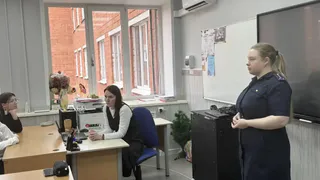 Сотрудник СК Удмуртии провела классный час для школьников о безопасности в интернете и финансовой грамотности
