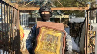 В Удмуртии судебные приставы изъяли более ста старинных икон из-за условий хранения
