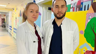 Хирурги в Ижевске Эльдар и Александра Шокуевы спасли мужчину из горящего дома