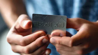 Более 60 тысяч рублей похищено у школьника из Можги при заказе интимных услуг