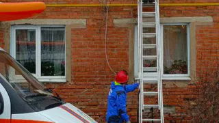 В Удмуртии спасли двоих маленьких детей, закрывшихся в квартире