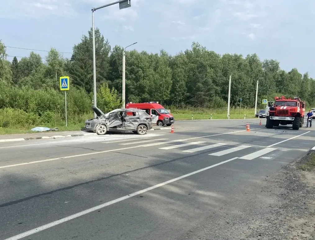 Смертельное ДТП в Удмуртии: водитель «Москвича» погибла при столкновении с грузовиком на выезде со второстепенной дороги