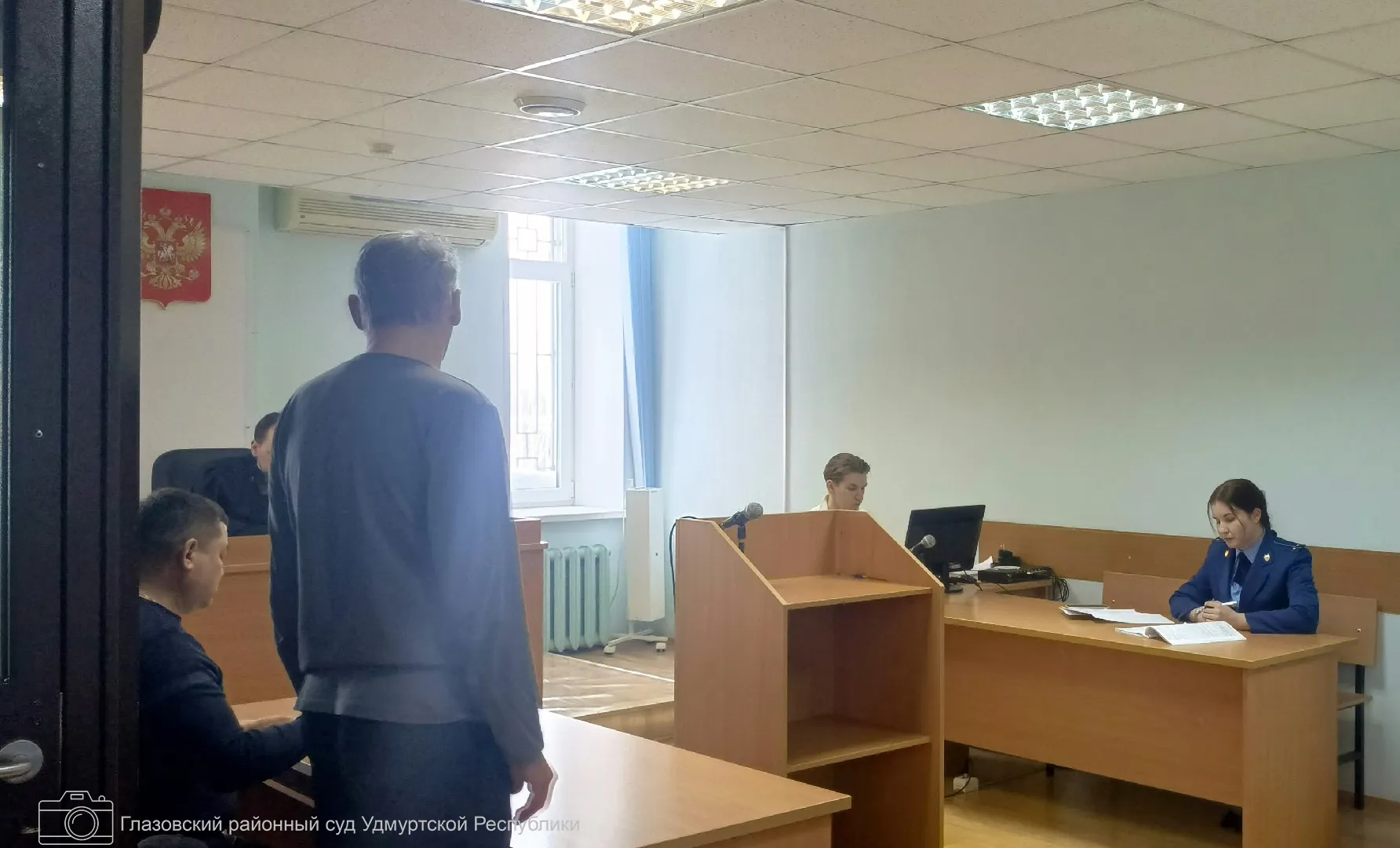 Житель Глазова получил 200 часов обязательных работ за грабеж у подземного перехода