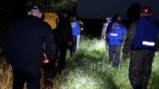 В Удмуртии волонтеры поискового отряда экстренно эвакуировали из леса трех заблудившихся ночью молодых людей