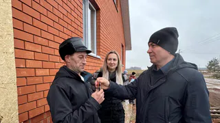 Семьи из Глазовского района получили ключи от новых домов