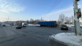 Четыре человека пострадали в столкновении двух легковых машин в Удмуртии 