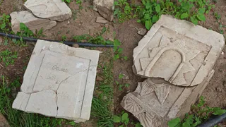 На садовом участке в Ижевске обнаружили дореволюционное надгробие