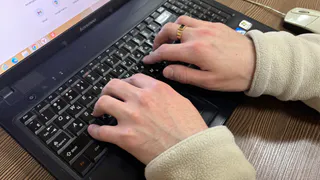 МЧС России опровергло фейк о запрете телефонов на автозаправочных станциях